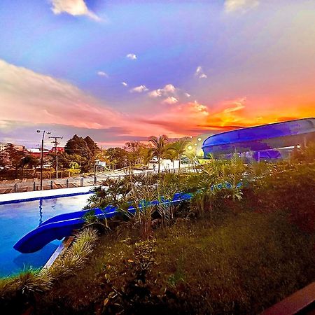Apartamento Privado Vacacional A 5M Del Aeropuerto, 20 Minutos Del Parque Del Cafe Y Centro De Armenia Con 4 Piscinas, 3 Jacuzzi, Sauna By Molca Xperiences 3H Kültér fotó