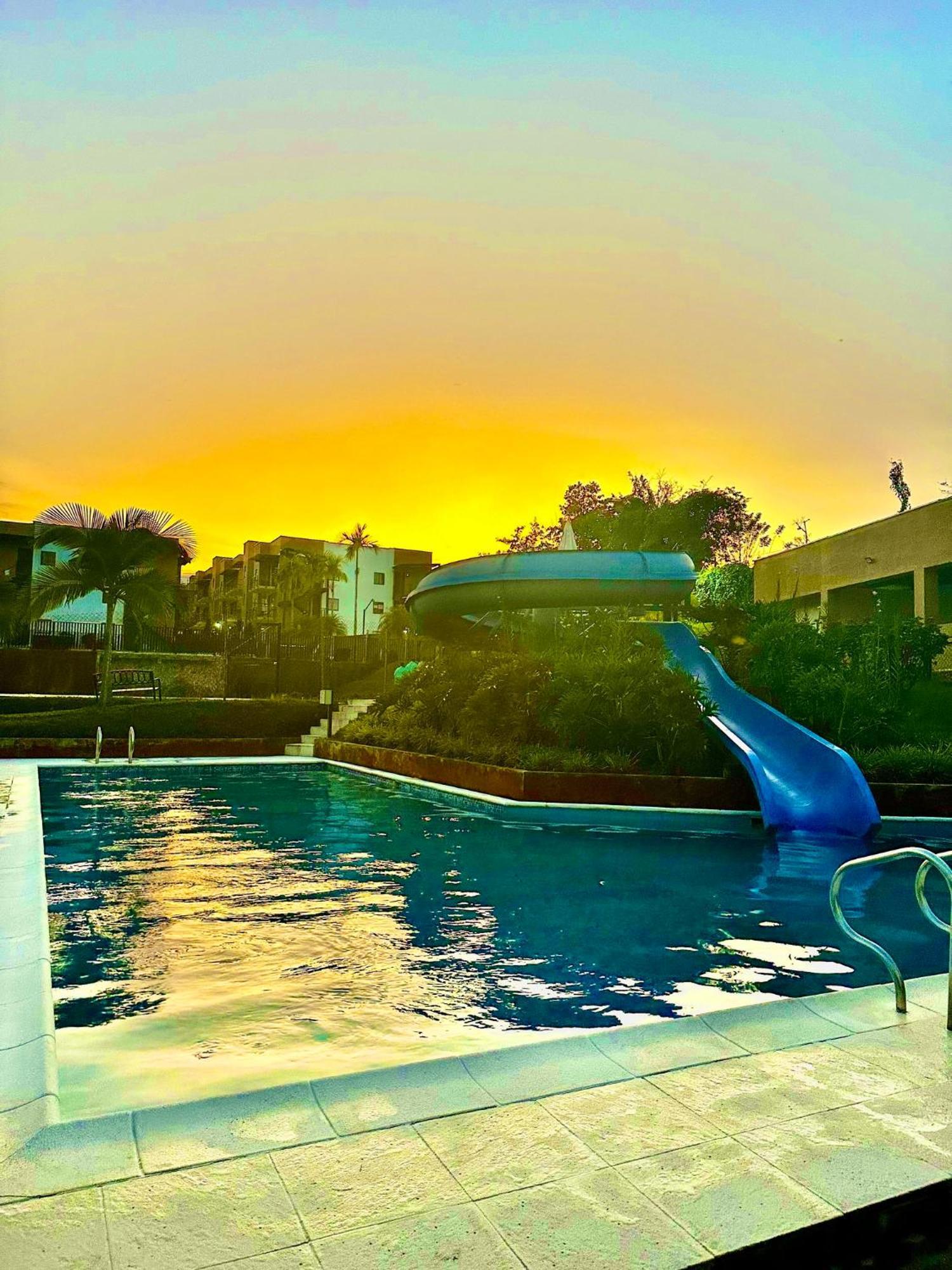 Apartamento Privado Vacacional A 5M Del Aeropuerto, 20 Minutos Del Parque Del Cafe Y Centro De Armenia Con 4 Piscinas, 3 Jacuzzi, Sauna By Molca Xperiences 3H Kültér fotó
